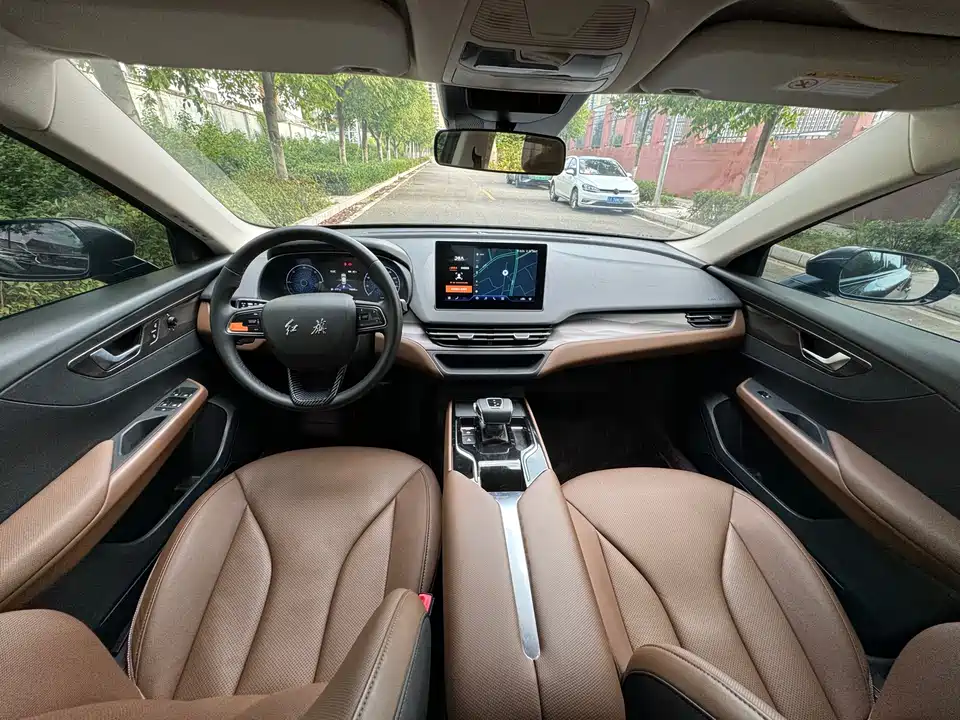 Hongqi E-QM5