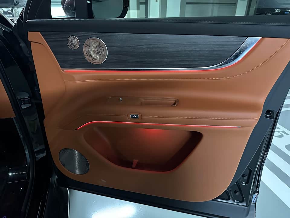 AITO Ask the world M9