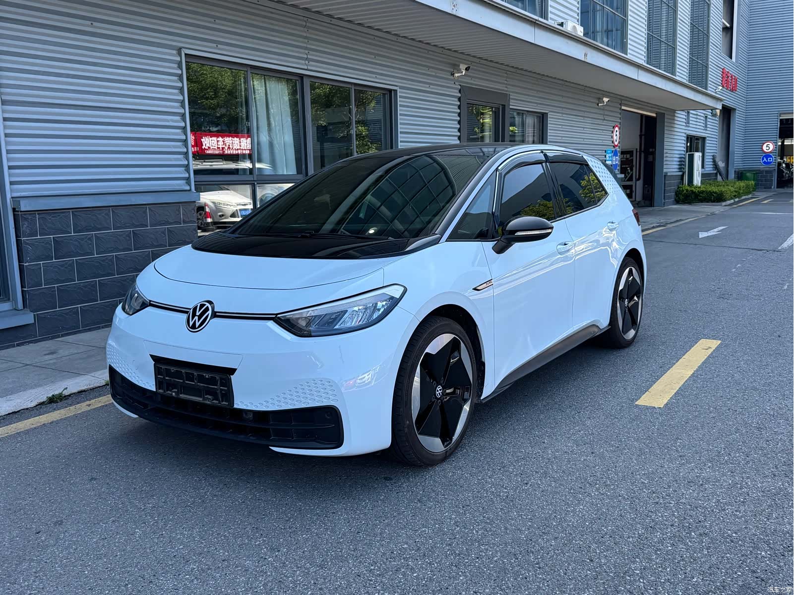 Volkswagen ID.3, 2023 1