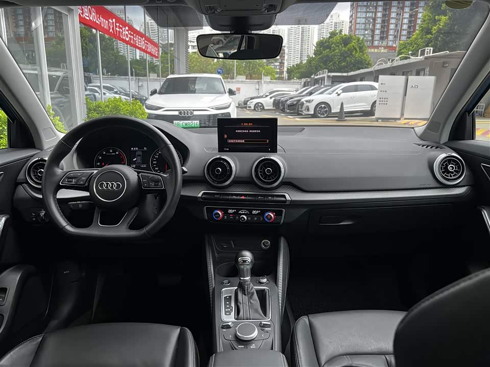 Audi Q2L