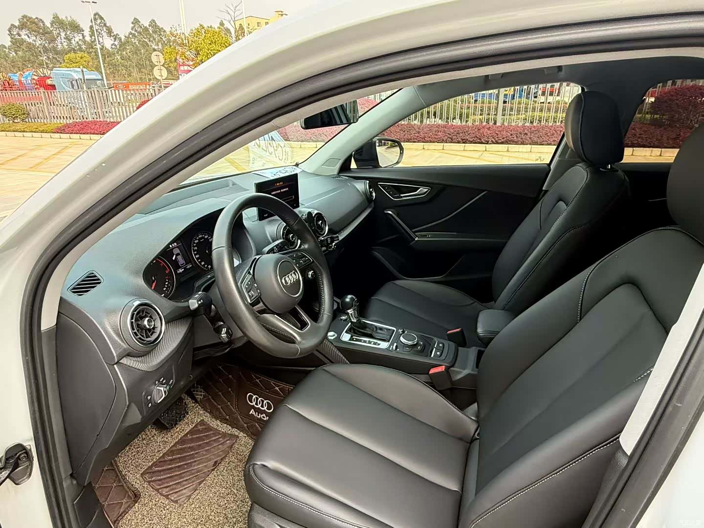 Audi Q2L, 2019 8