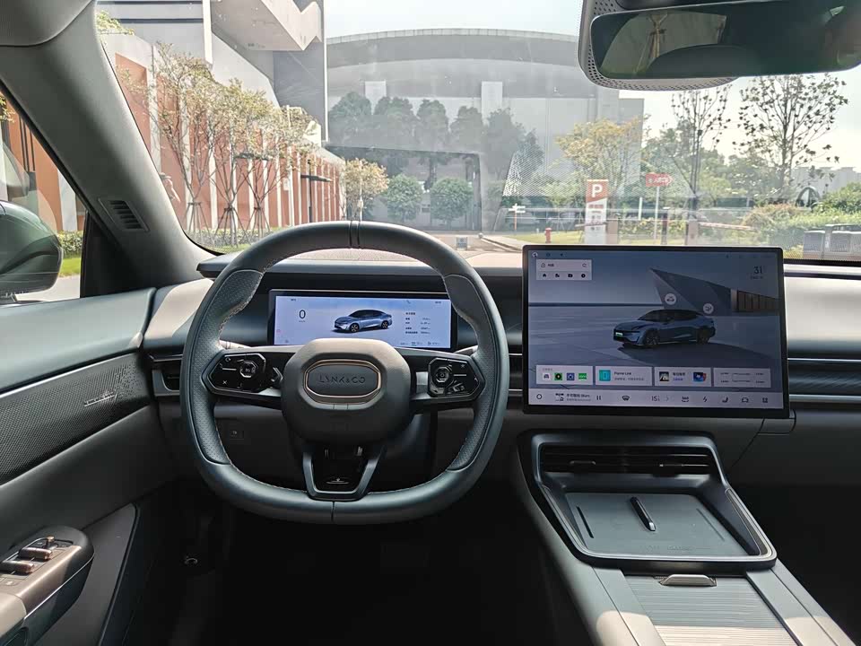 Lynk & Co 07 EM-P