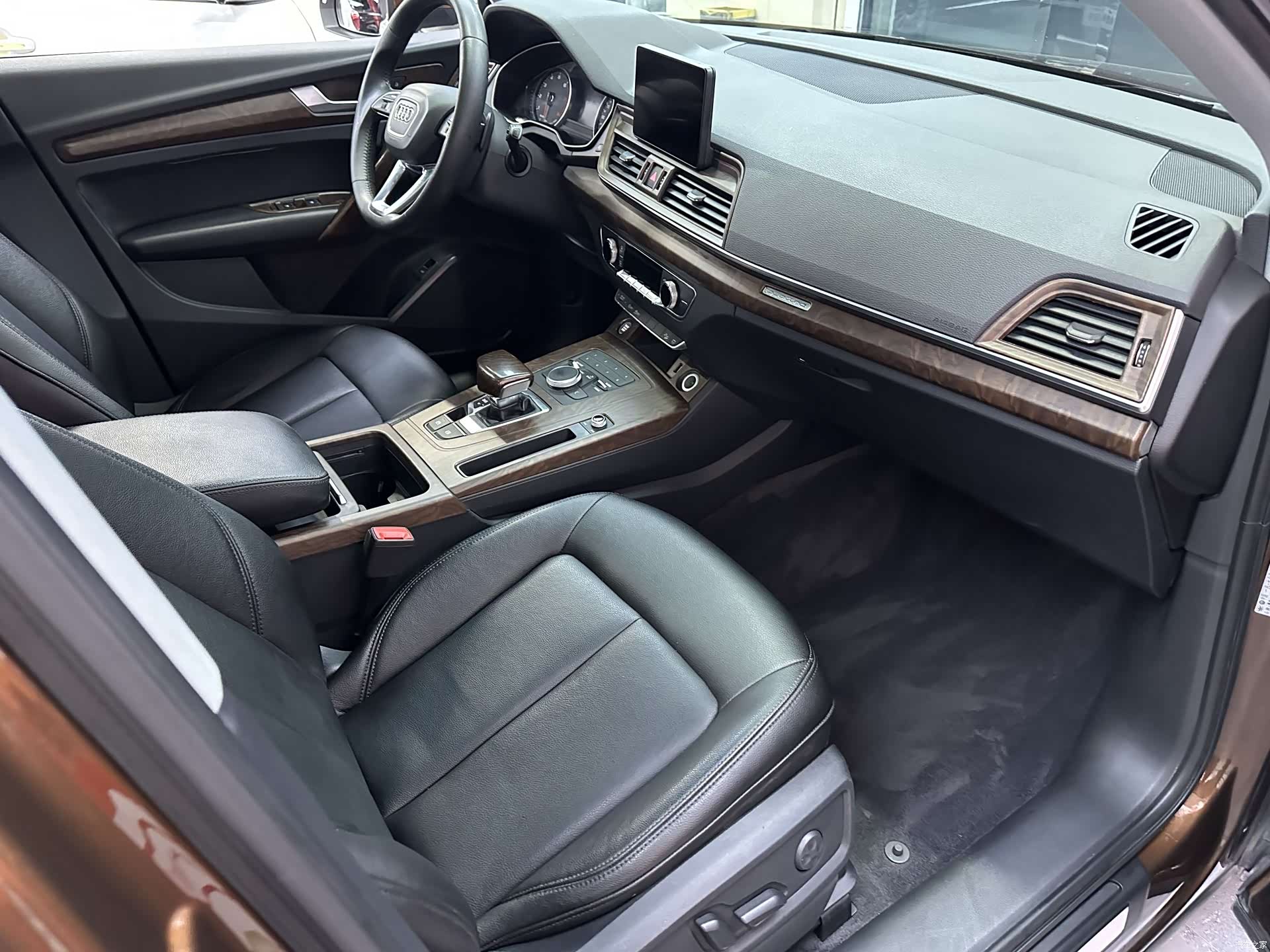 Audi Q5L, 2019 10