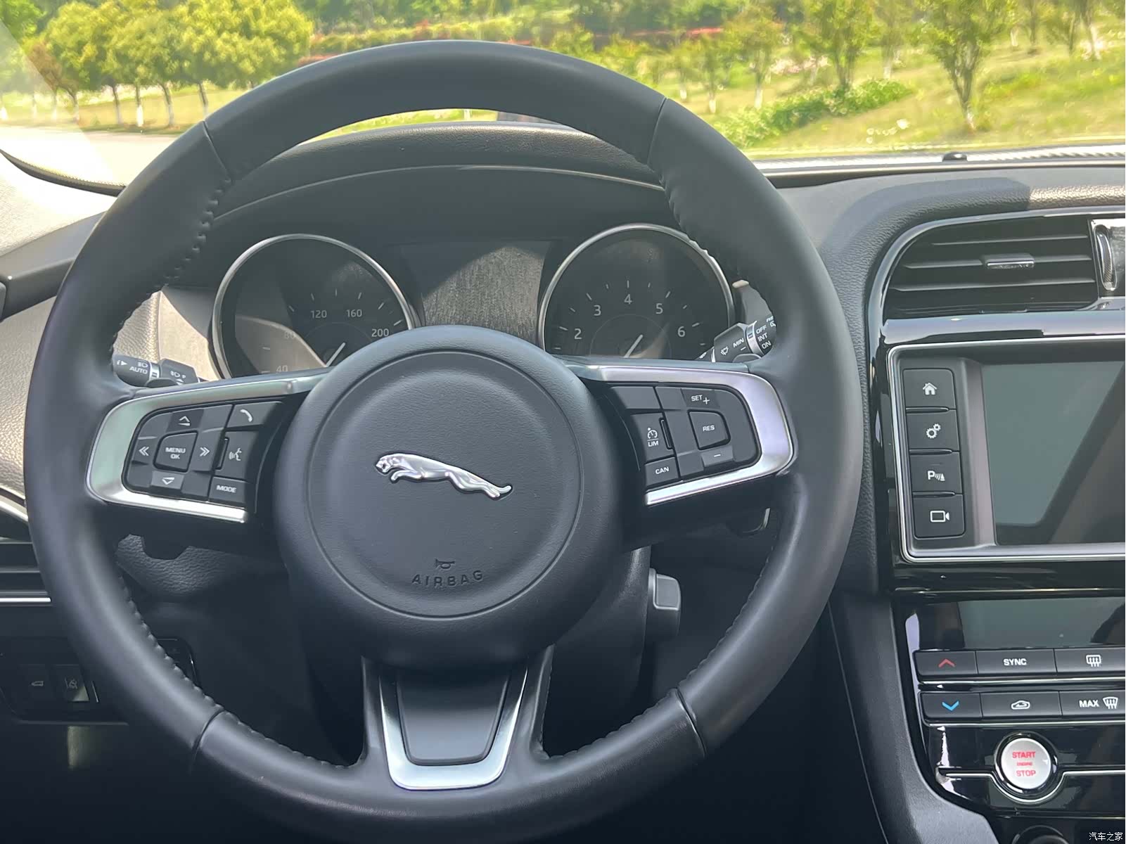 Jaguar F-PACE, 2018 11