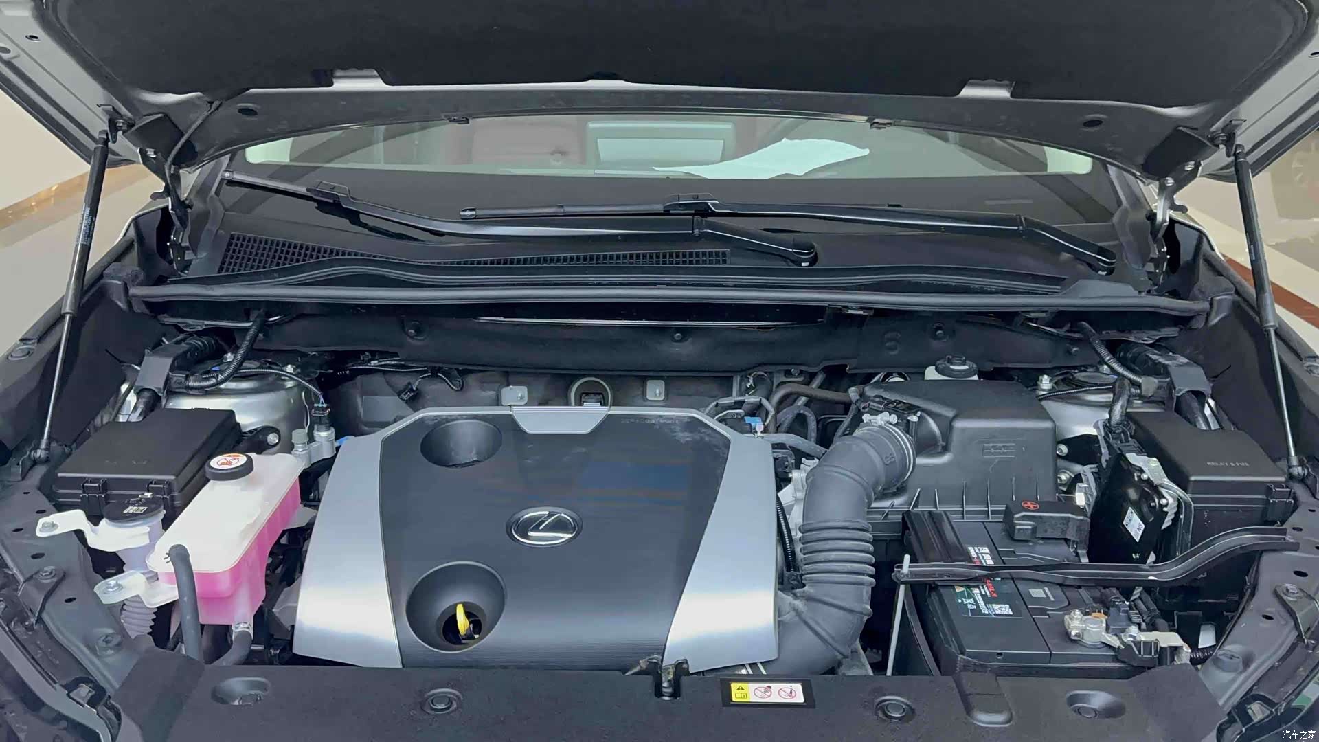 Lexus NX, 2021 11
