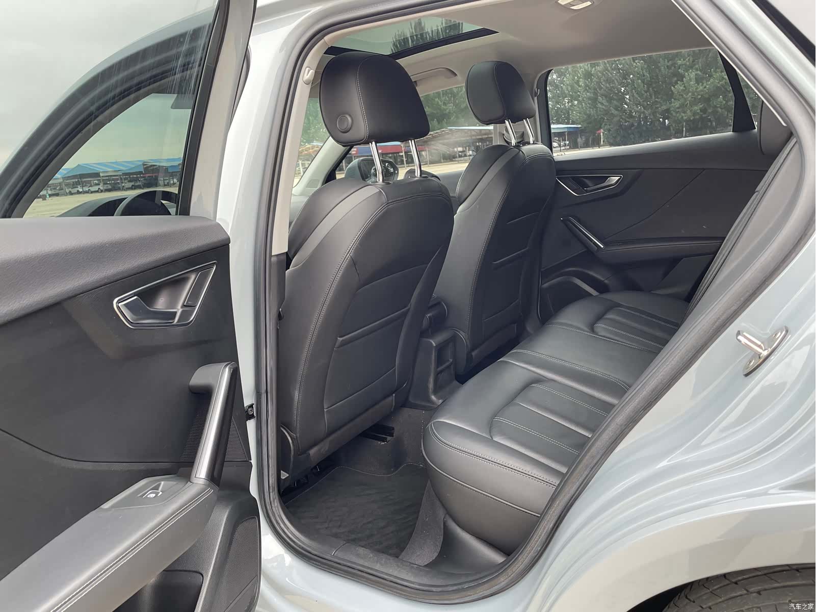 Audi Q2L, 2023 9