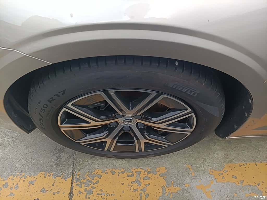 Volvo S60, 2022 23
