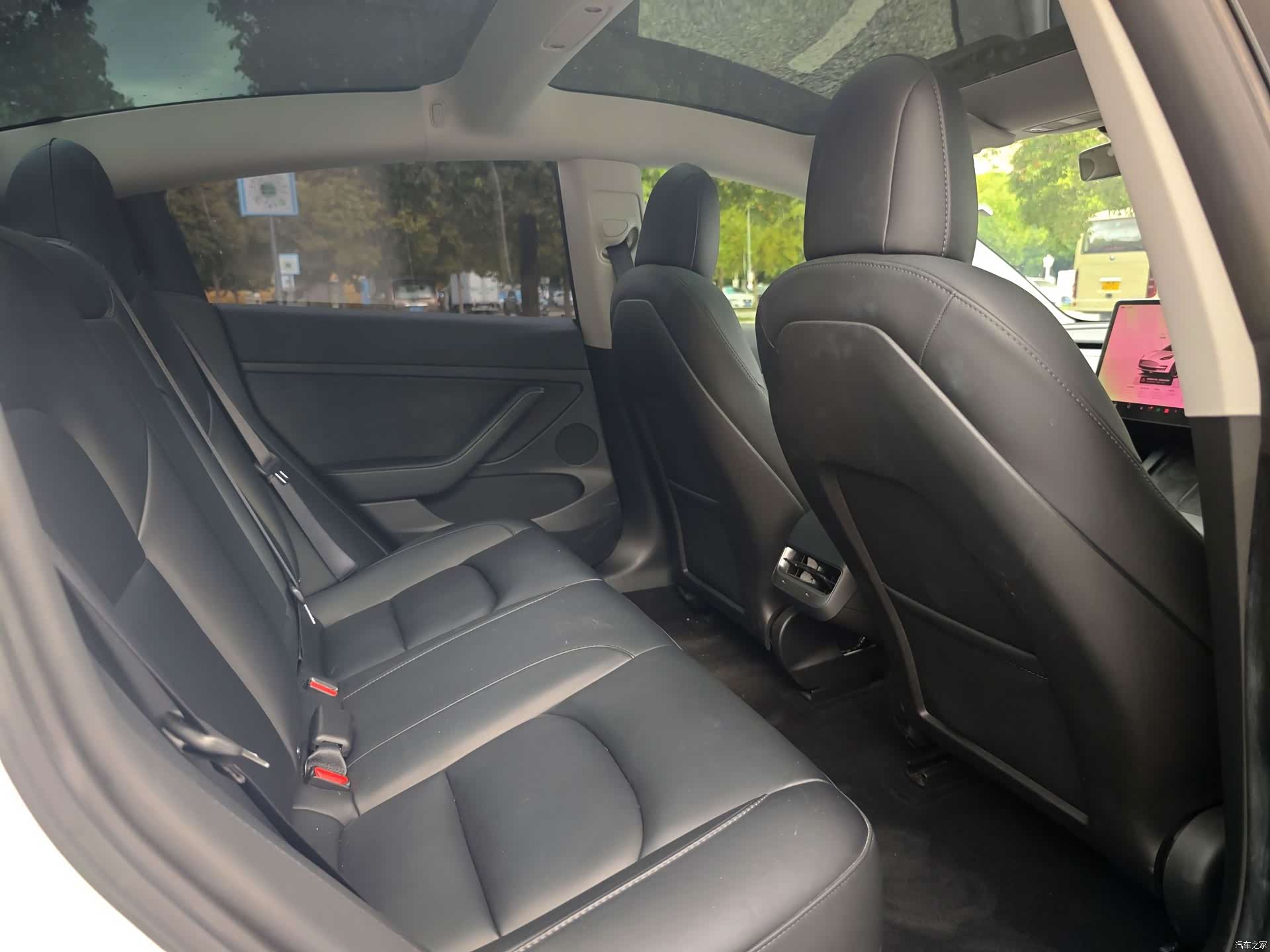 Tesla Model 3, 2022 все фото