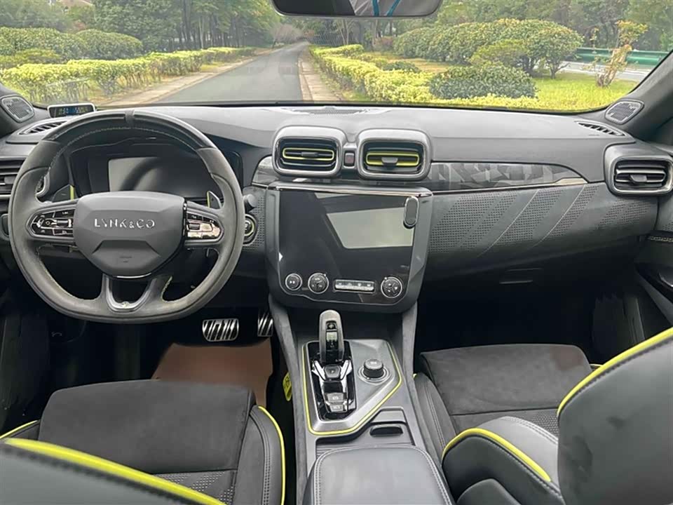 Lynk & Co 03