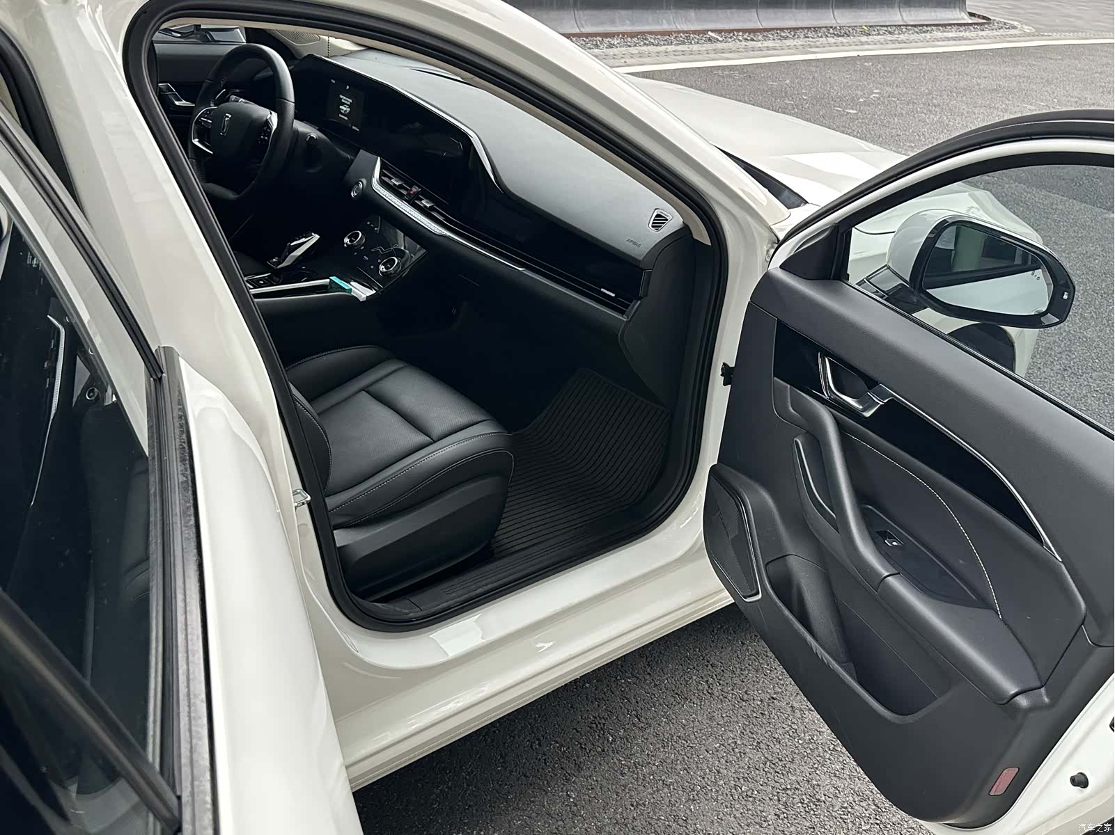 Bestune B70, 2023 10