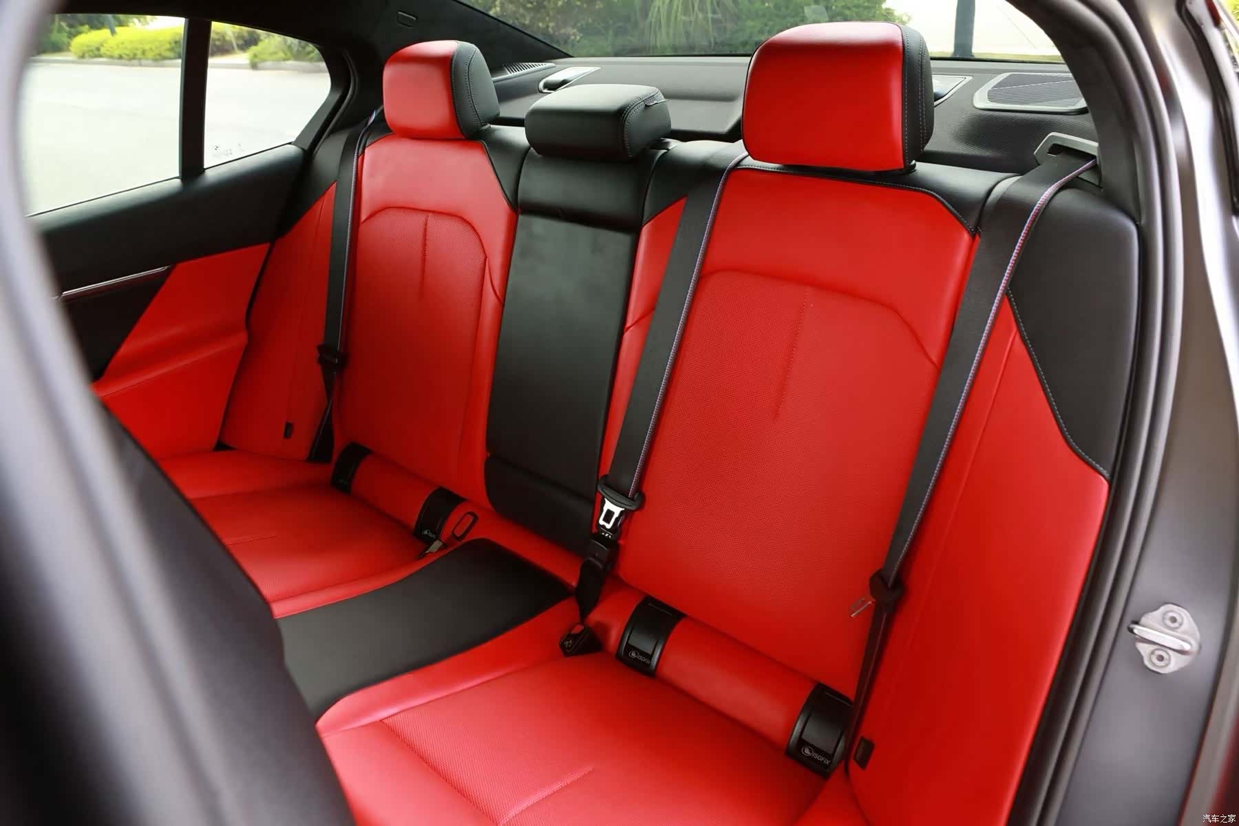 BMW M5, 2025 8