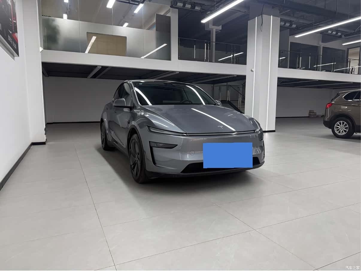 Tesla Model Y, 2025 3