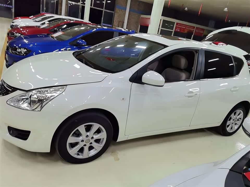 Nissan TIIDA