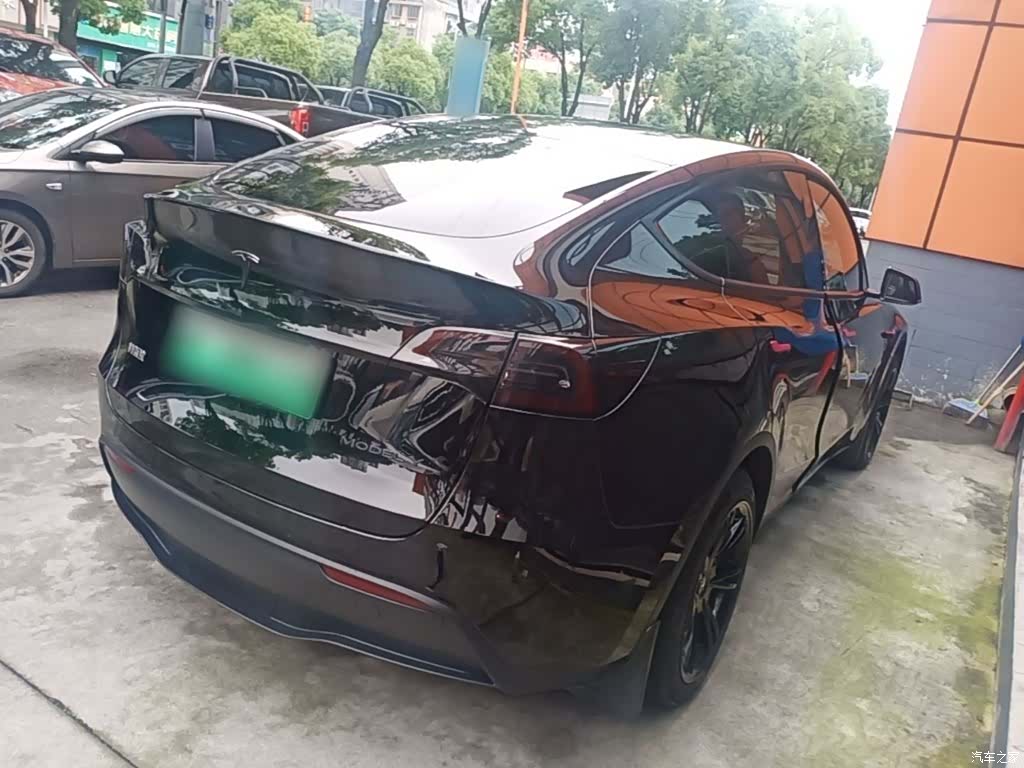 Tesla Model Y, 2023 7