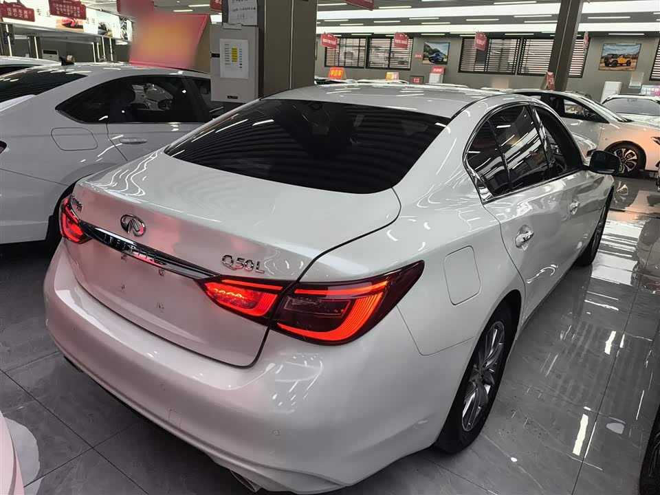 Infiniti Q50L
