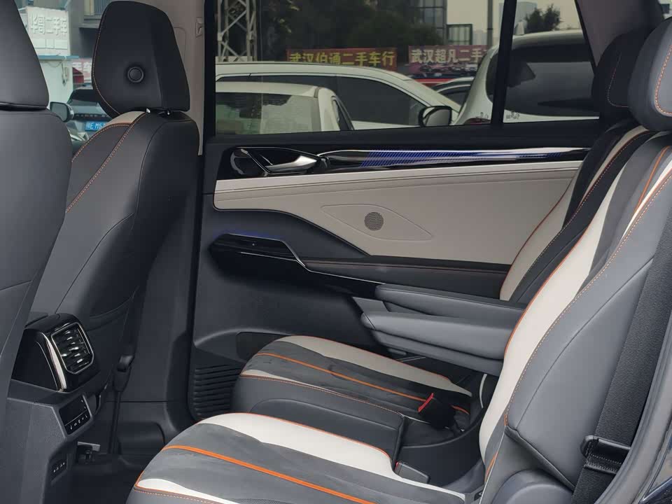 Volkswagen ID.6 CROZZ