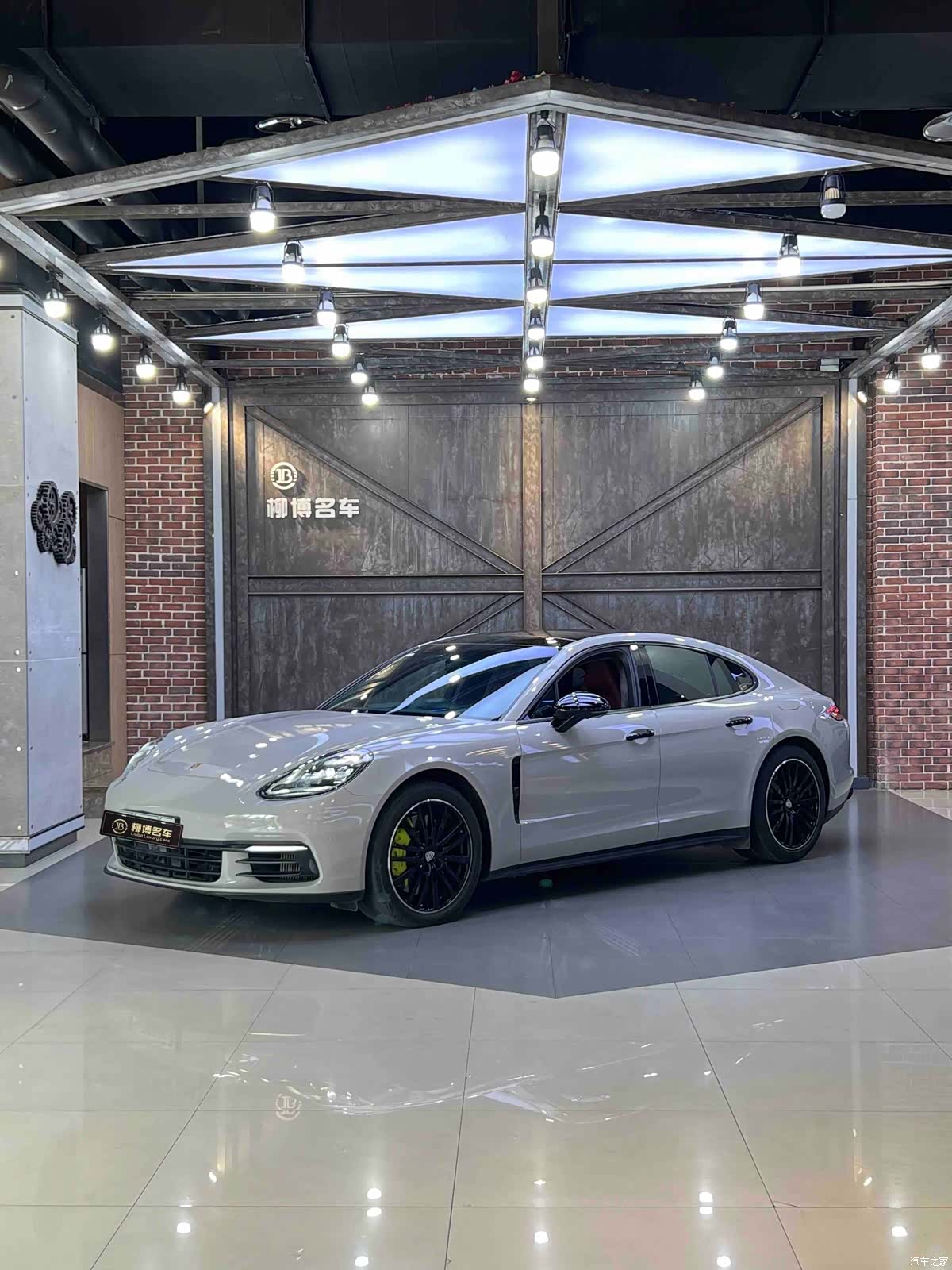 Porsche Panamera, 2018 1