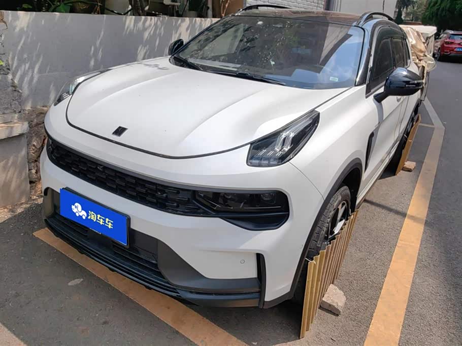 Lynk & Co 01