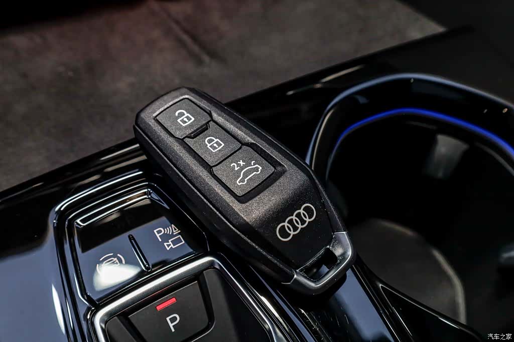 Audi Q5L, 2026 22