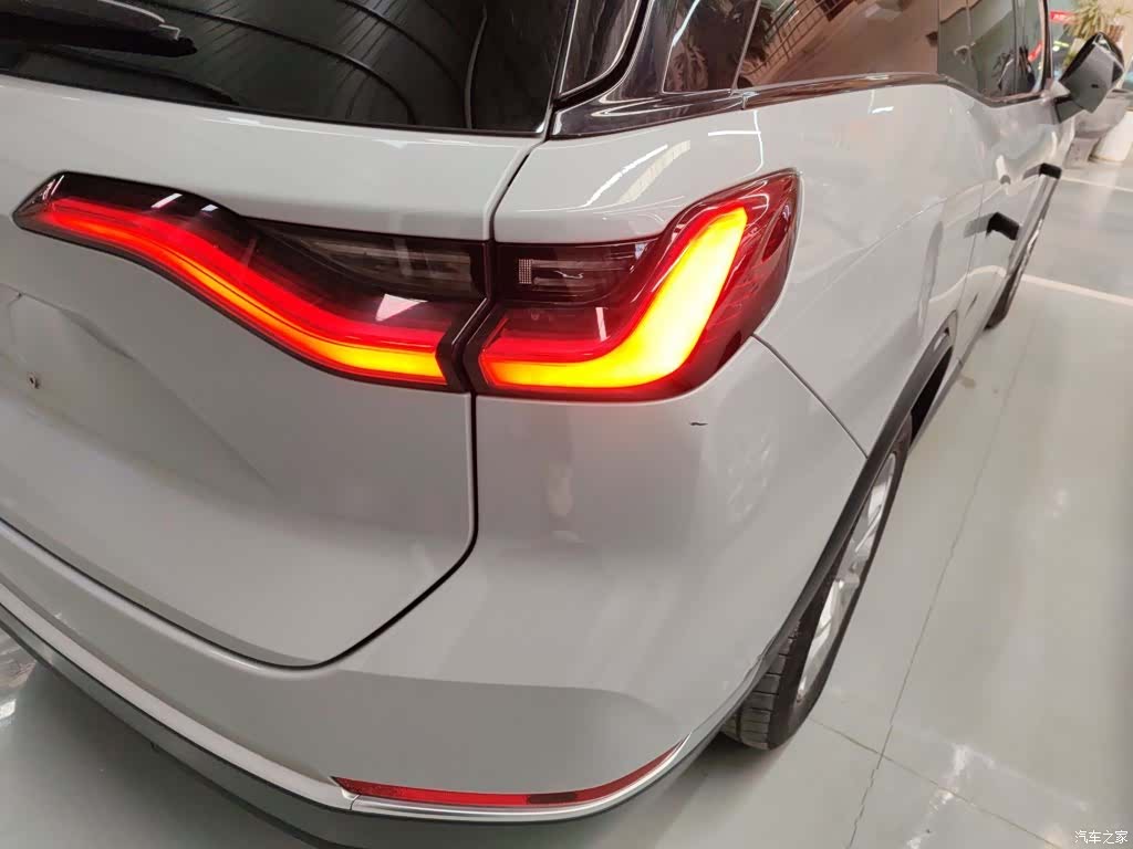 NIO ES8, 2022 8