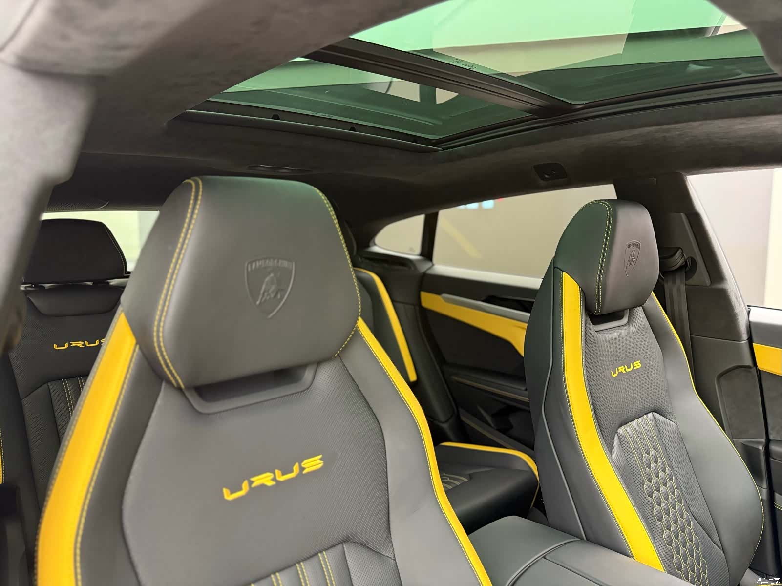 Lamborghini Urus, 2023 18