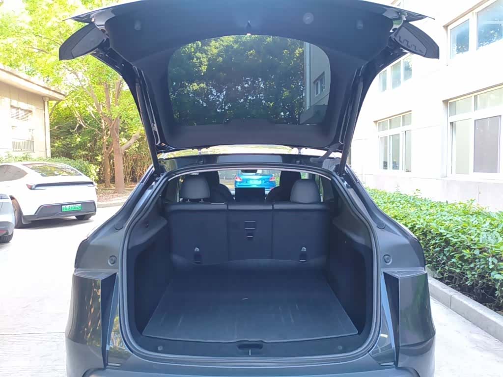 Tesla Model Y, 2025 19