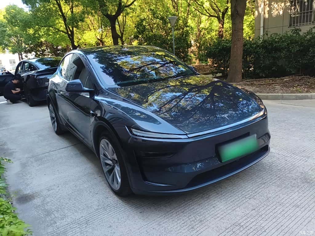 Tesla Model Y, 2025 4