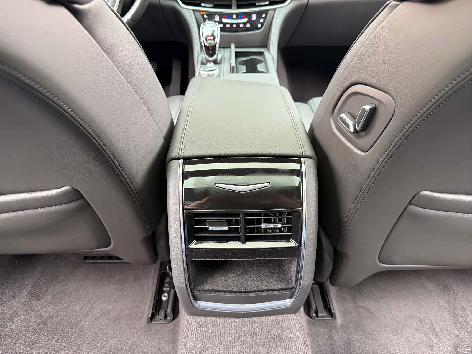 Cadillac CT6, 2023 10