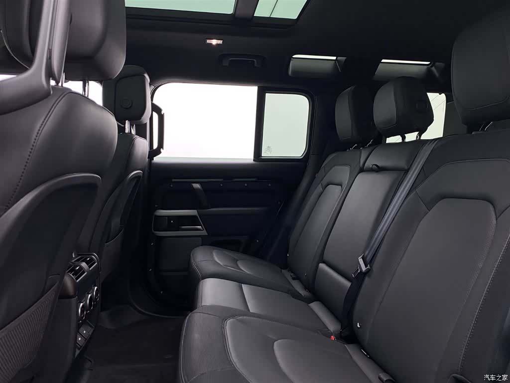 Land Rover Defender, 2023 8