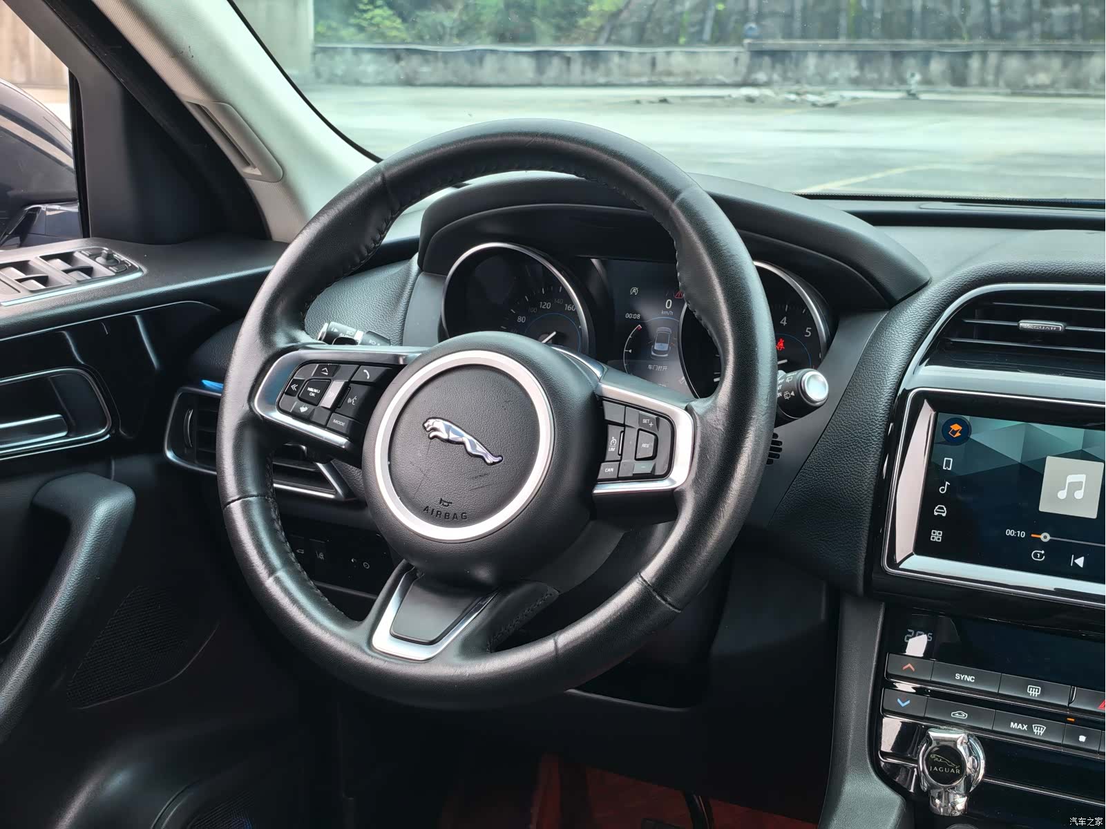Jaguar F-PACE, 2018 8