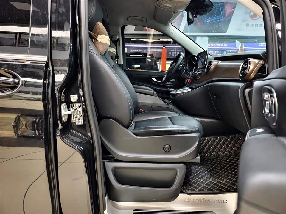 Mercedes-Benz V-class