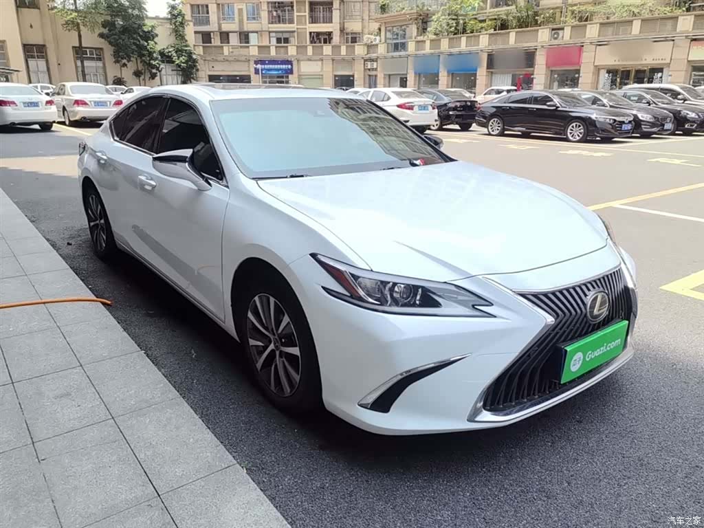 Lexus ES, 2020 4