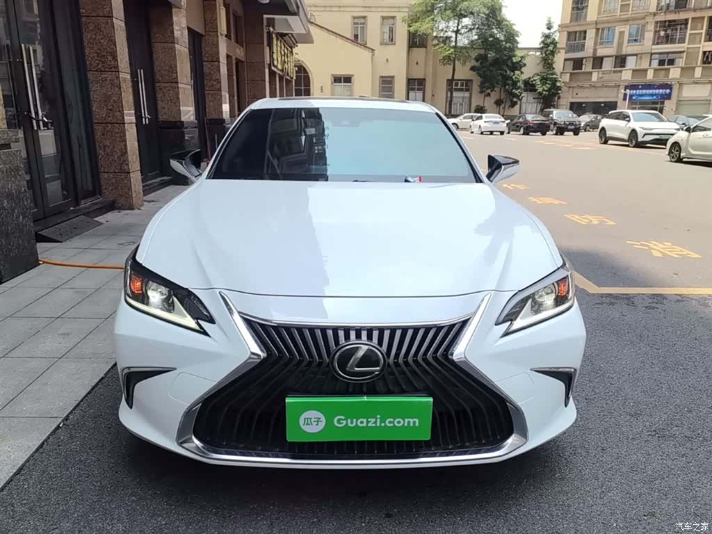 Lexus ES, 2020 3