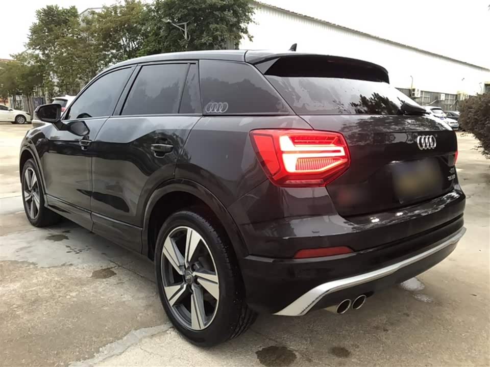 Audi Q2L