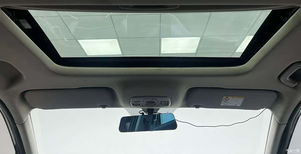 Geely Coolray, 2022 19