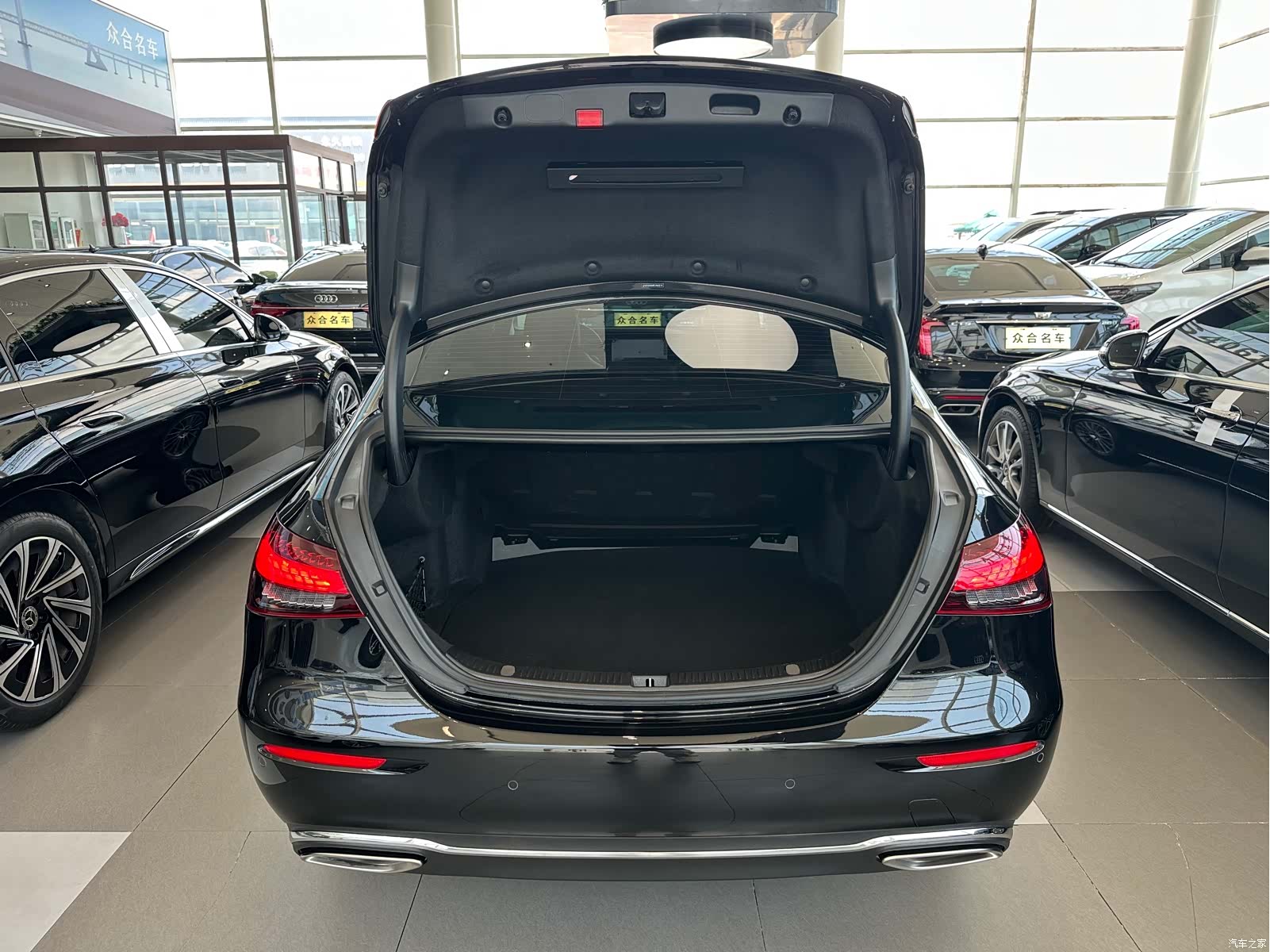 Mercedes-Benz E-Class, 2023 18