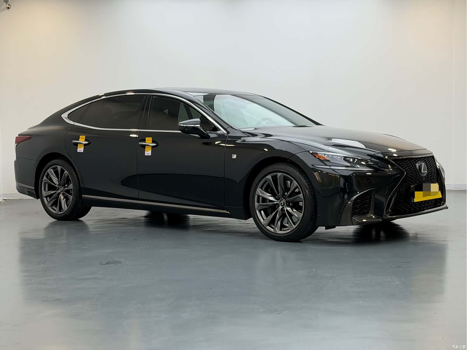 Lexus LS, 2019 3