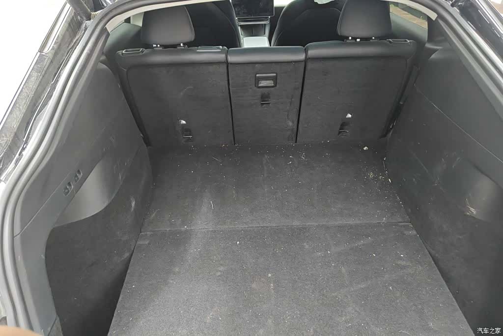 Tesla Model Y, 2022 4