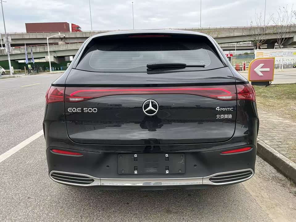 Mercedes-Benz EQE SUV