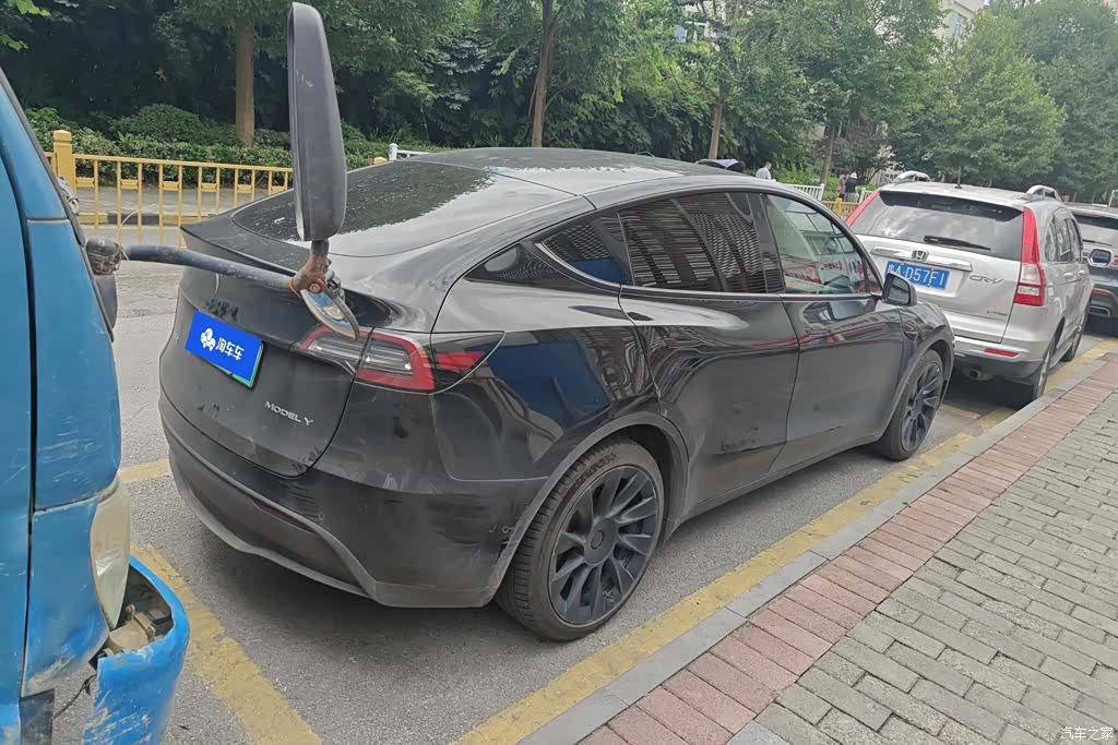 Tesla Model Y, 2022 3