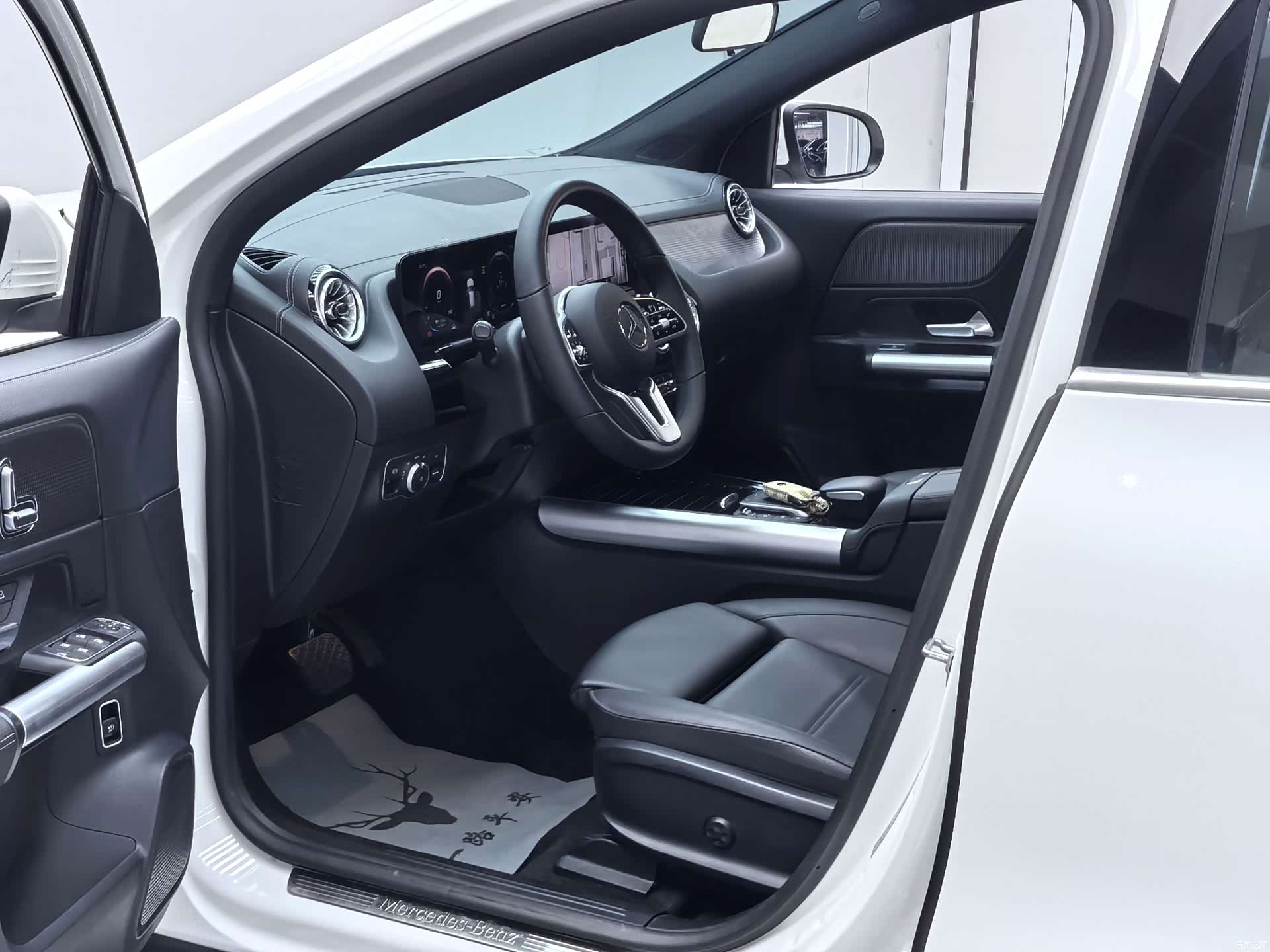 Mercedes-Benz EQA, 2022 11