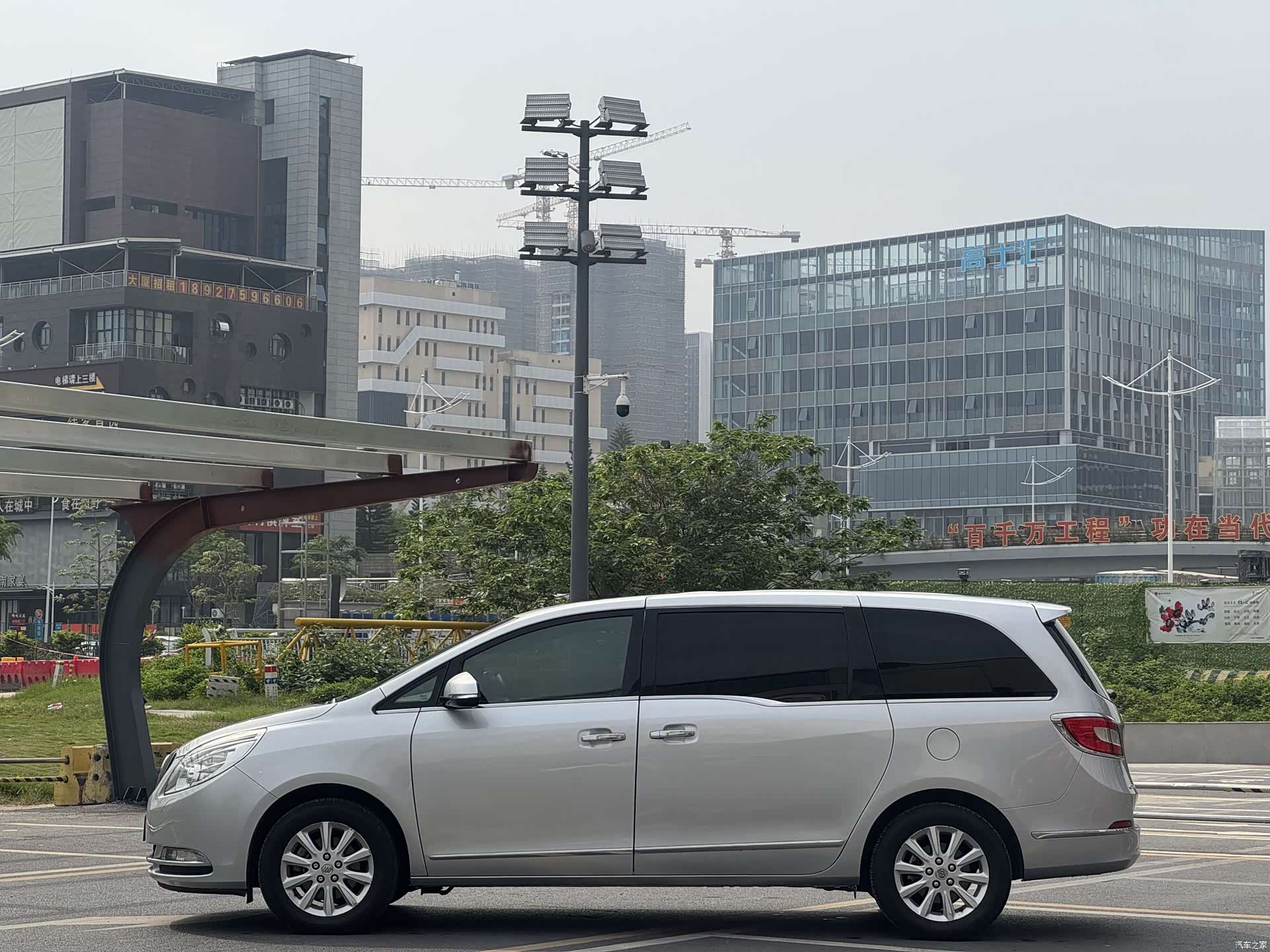 Buick GL8, 2011 2