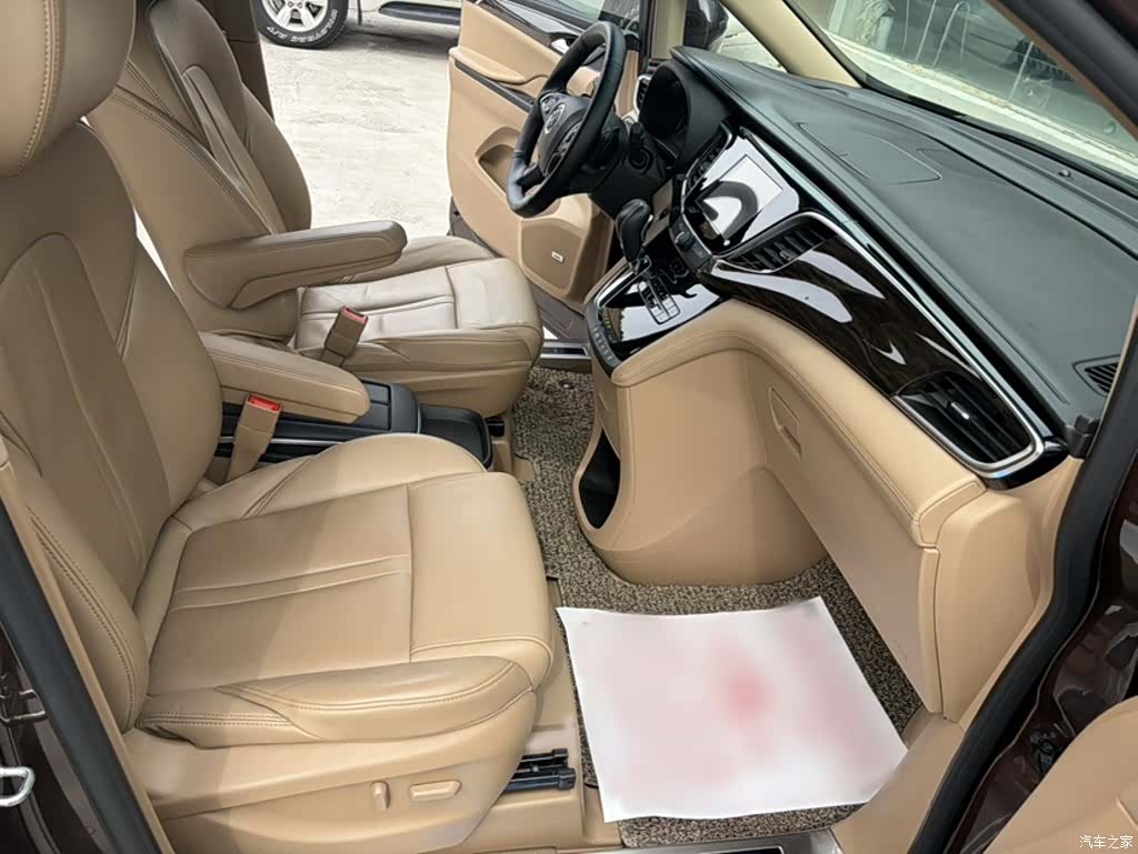 Buick GL8, 2018 13
