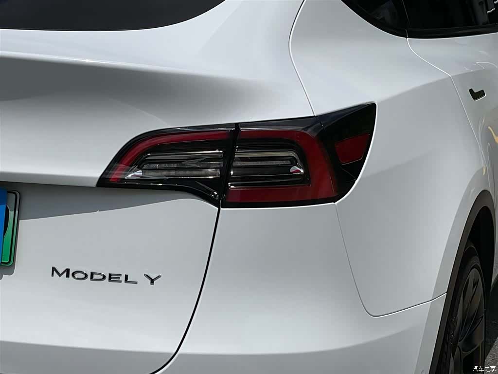 Tesla Model Y, 2023 25
