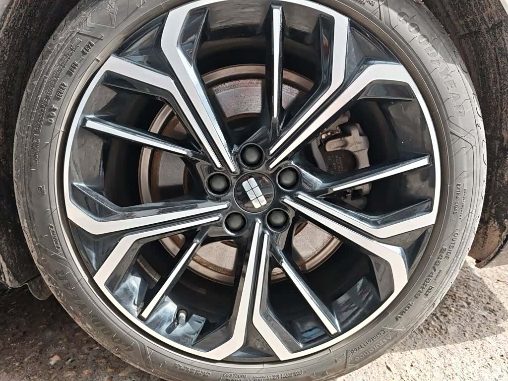Geely E8, 2025 16