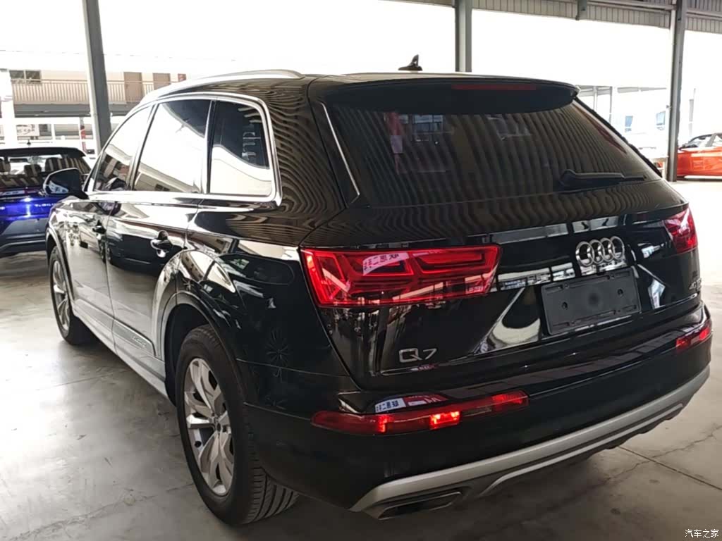 Audi Q7, 2018 все фото