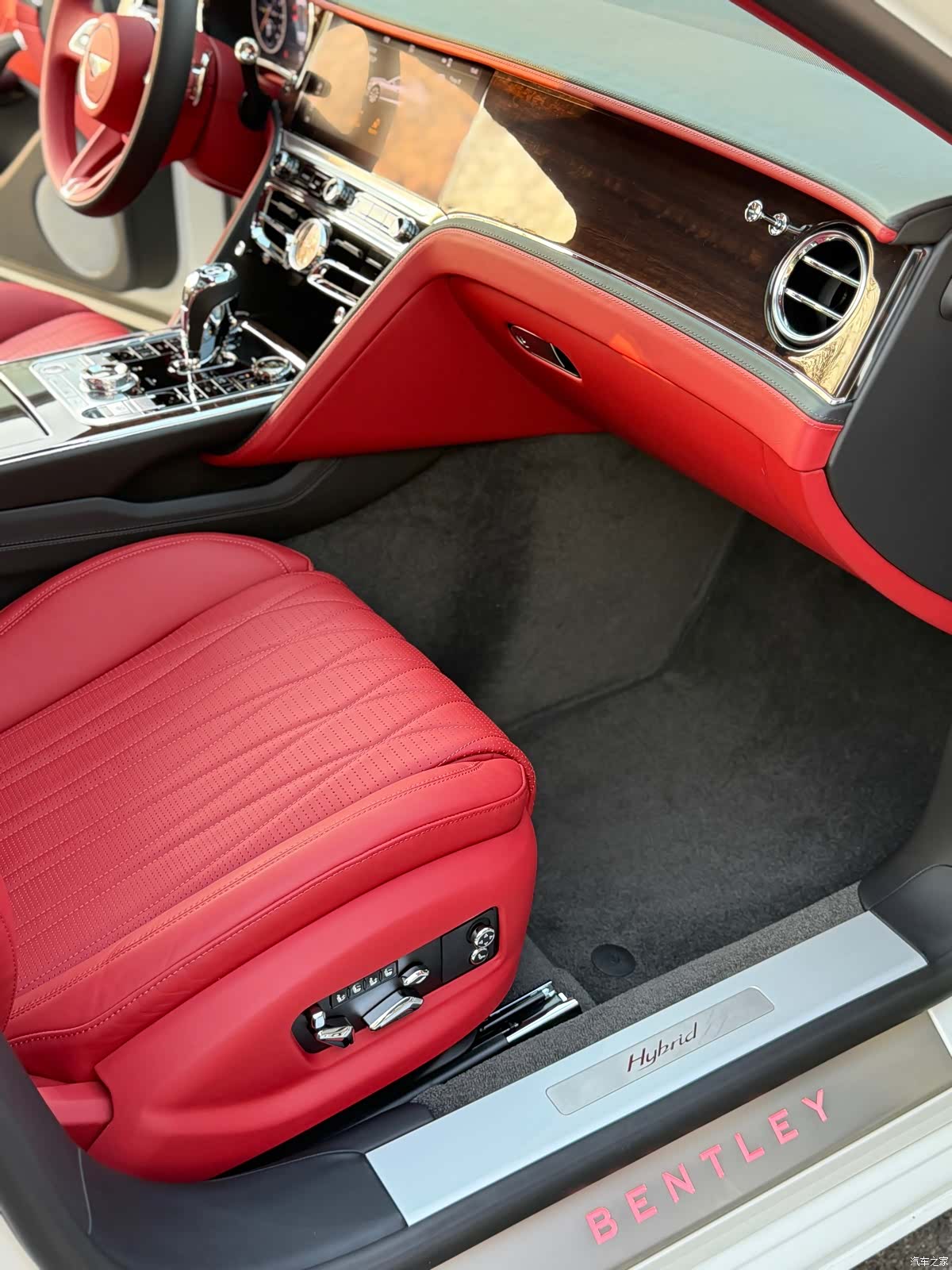 Bentley Flying Spur, 2023 17