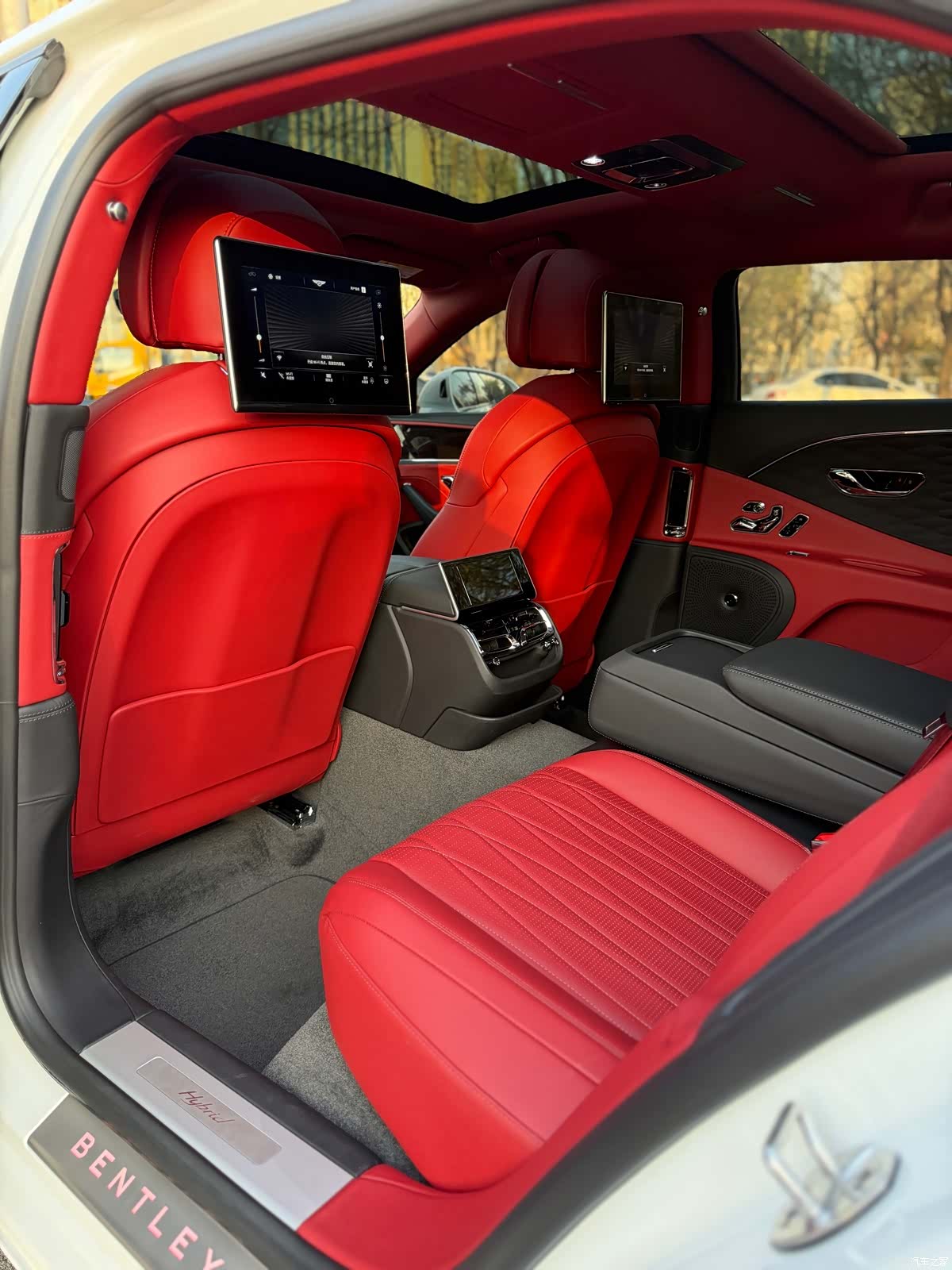 Bentley Flying Spur, 2023 21