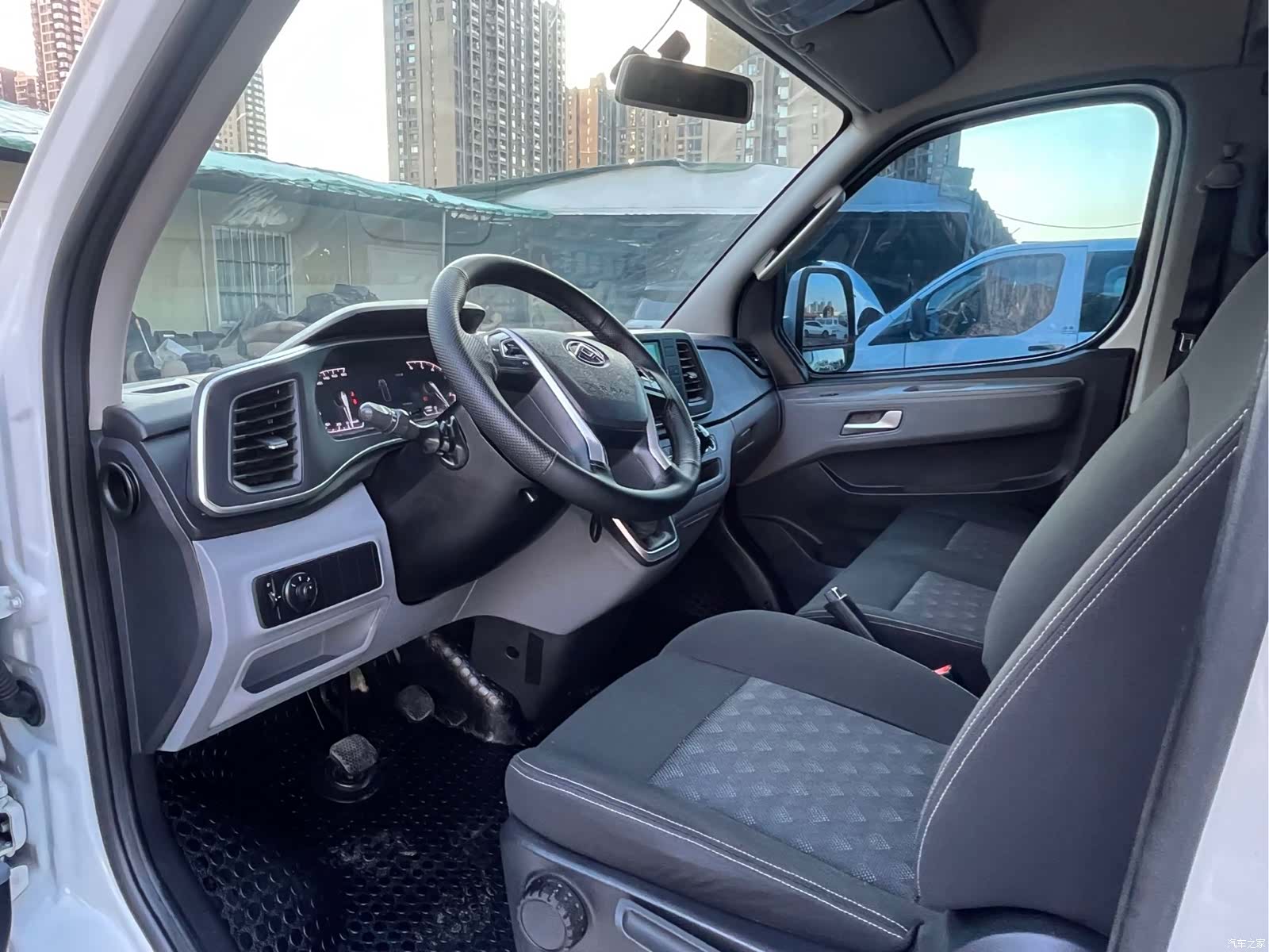 Maxus V80, 2025 7