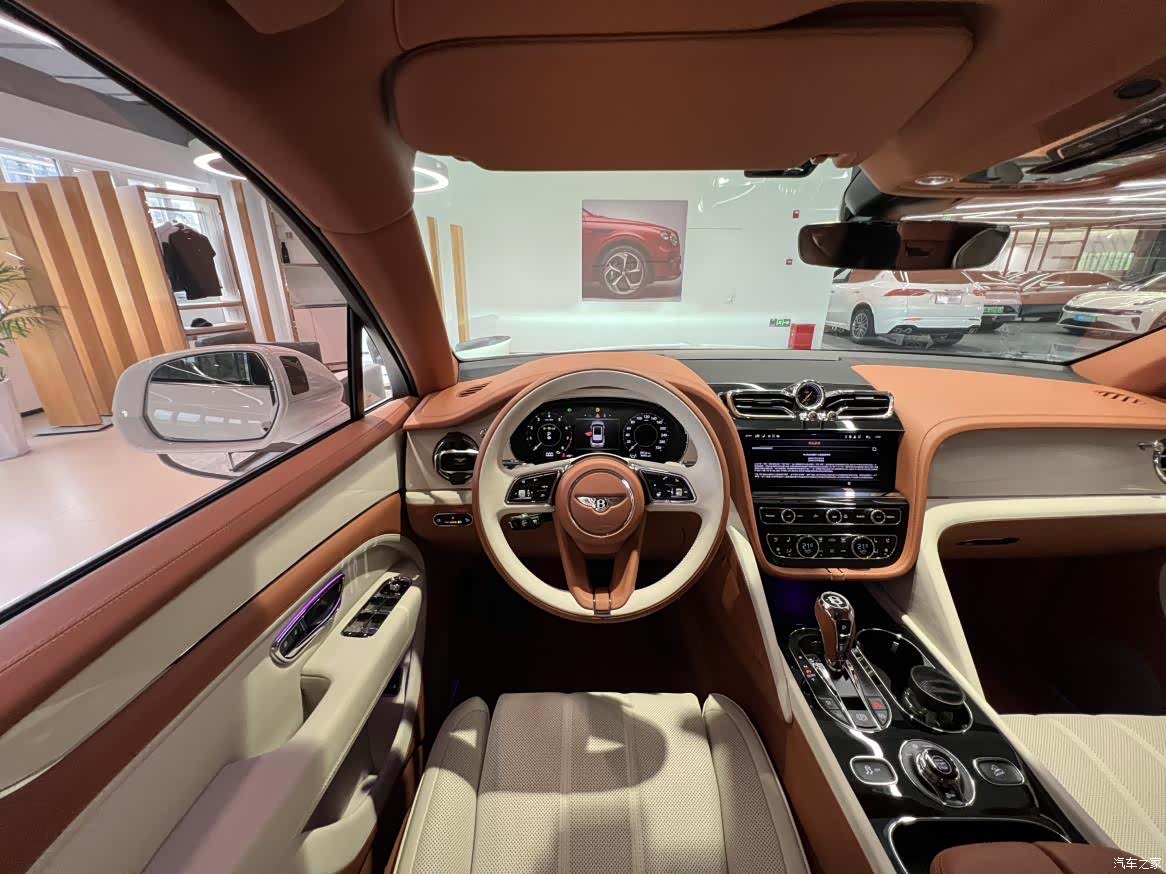 Bentley Bentayga, 2025 14